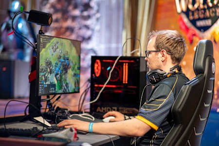 TheViper concentrado en el escenario del Red Bull Wololo en Heidelberg, Alemania, el 25 de octubre de 2022.