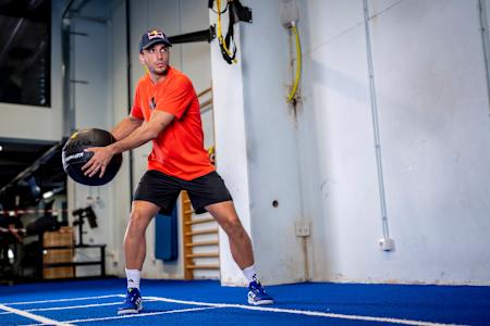 Ale Galán s'entraine le Red Bull Our Padel Athletes Madrid, Espagne, le 18 avril 2024.