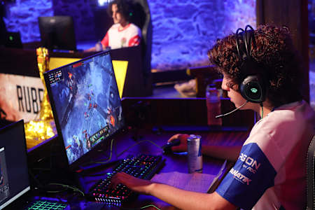 LoL bir takım oyunudur ve iletişim çok önemlidir