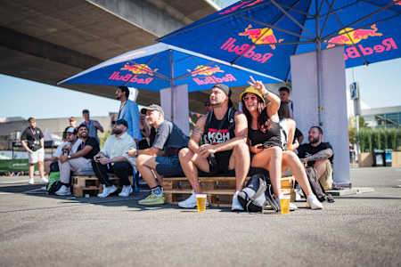 Besucher beim Red Bull Gaming Ground auf der gamescom 2023