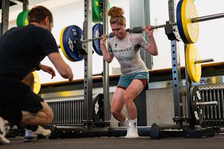 Laura Stigger se antrenează la APC în Thalgau, Austria, pe 12 decembrie 2023.