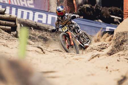 Jackson Goldstone performs at UCI DH World Cup in Les Gets, France on September 9, 2023.