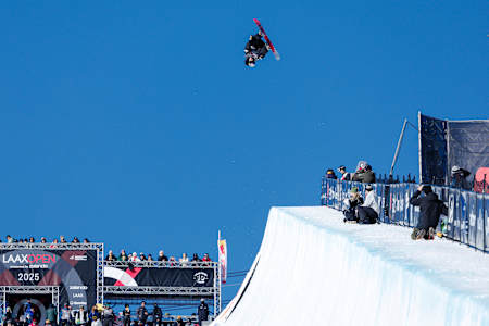 Lee Chaeun actúa en el Laxx Open en Laax, Suiza, el 17 de enero de 2025.