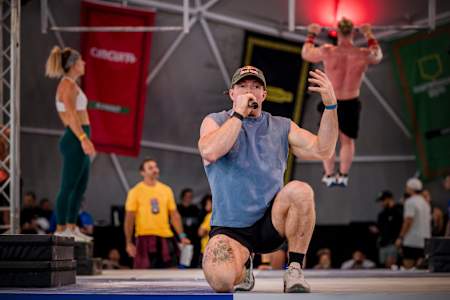 Ο Noah Ohlsen καθοδηγεί και εμψυχώνει τις ομάδες στο Red Bull Gym Clash