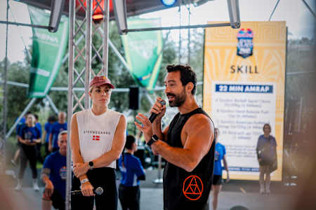 Ο Σάκης Τανιμανίδης και η Ida Mathilde Steensgaard, hosts του Τελικού