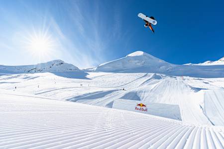 Mark McMorris airtime during the Red Bull Perfomance camp