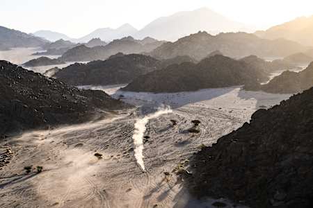 Kevin Benavides em sua KTM da equipe Red Bull KTM Factory Racing durante a Etapa 11 do Dakar 2024, em 18 de janeiro de 2024, entre Al Ula e Yanbu, na Arábia Saudita   