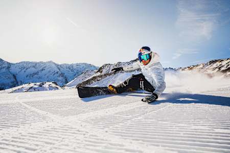 Benjamin Karl seen on a free ride backside turn in SÖLDEN, AUT on NOVEMBER 6th, 2025. 