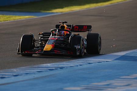 Liam Lawson na trati během testovací jízdy 12. února 2025 ve španělském Jerezu. 