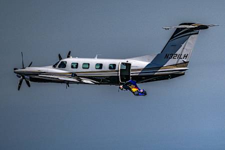 Surnommé « El Ardilla » (l’écureuil), Sebastián Álvarez s’élance d’un avion en plein vol.