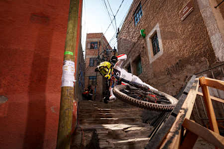 Хуанфер Велес виступає на перегонах Red Bull Cerro Abajo Guanajuato в Гуанахуато, Мексика, 29 березня 2025 року.