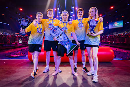 Team Papaplatte mit beiden Pokalen