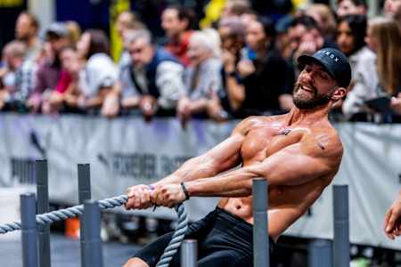 HYROX Elite 15 athlete Alexander Roncevic pulling the sled pull