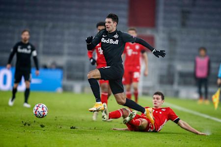 Dominik Szoboszlai in a fierce battle on the field for Red Bull Salzburg.