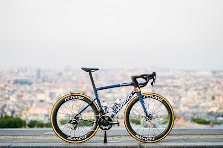 Red Bull – BORA – hansgrohe S-Works Tarmac SL8 am Montmartre