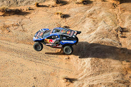 Mattias Ekstrom e Emil Bergkvist, da Ford M-Sport Team, competem durante a Etapa 5 do Rally Dakar 2026, entre o Refúgio Bivouac e Haïl, na Arábia Saudita, em 8 de janeiro de 2026.