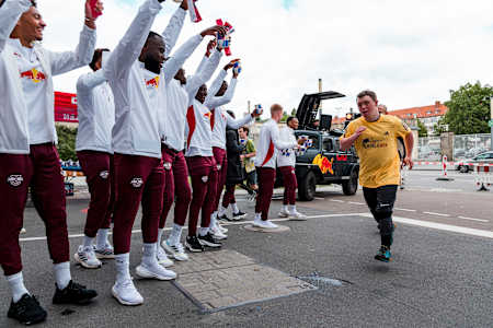 RB Leipzig Mens team supporting participant at the Wings for Life World Run in Leipzig, Germany on May 04, 2025. 
