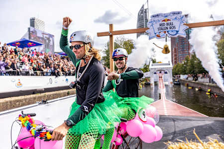 Účastníci počas Red Bull Stalen Ros 2023, Haag, Holandsko, 30. septembra 2023 