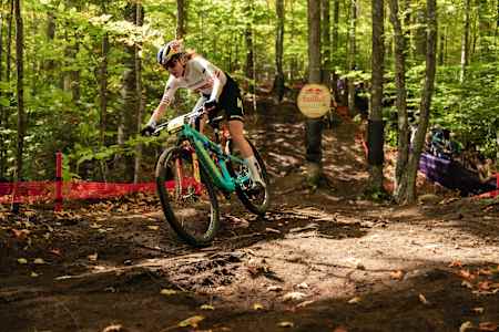 Laura Stigger performt beim UCI XCO World Cup in Lake Placid, USA.