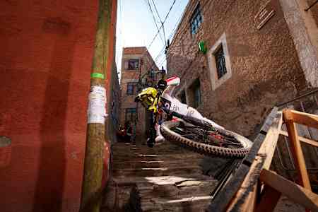 Juanfer Vélez se apresenta no Red Bull Cerro Abajo Guanajuato em Guanajuato, México, em 29 de março de 2025.