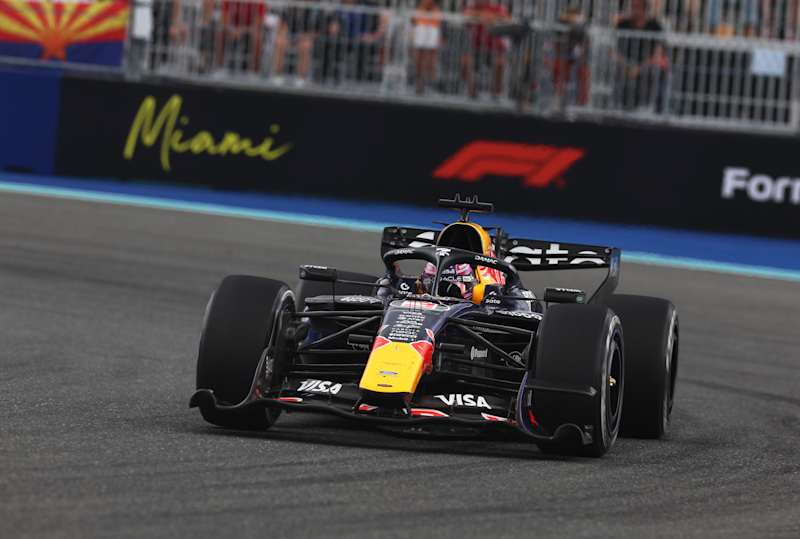 Aston Martin Red Bull Racing RB16 アルボン Red Bull Racing RB16 Honda | House of Modelcars