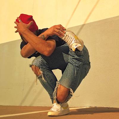 Palmer does a flexible pose