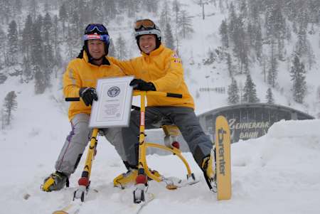 Entre le BMX et le snowboard, le snowscoot est un sport d'hiver particulièrement apprécié pour sa facilité.