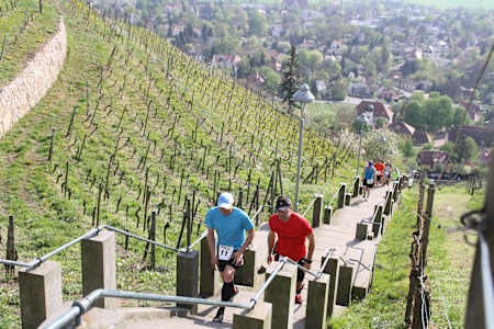 Participantes en la carrera de escalones de Sajonia.