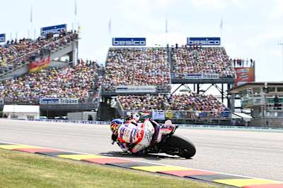 La imagen muestra al piloto de MotoGP Johann Zarco en el Gran Premio de Alemania en Sachsenring, 2023.