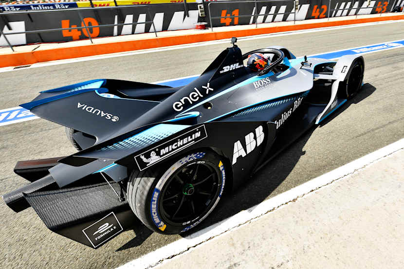 Frede 在瓦伦西亚赛道试驾电动方程式赛车