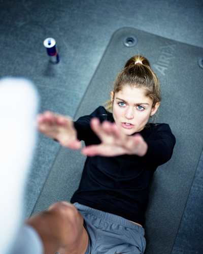 Konstanze Klosterhalfen s'entraîne lors d'une séance photo à Leipzig, en Allemagne, le 31 décembre 2020. 