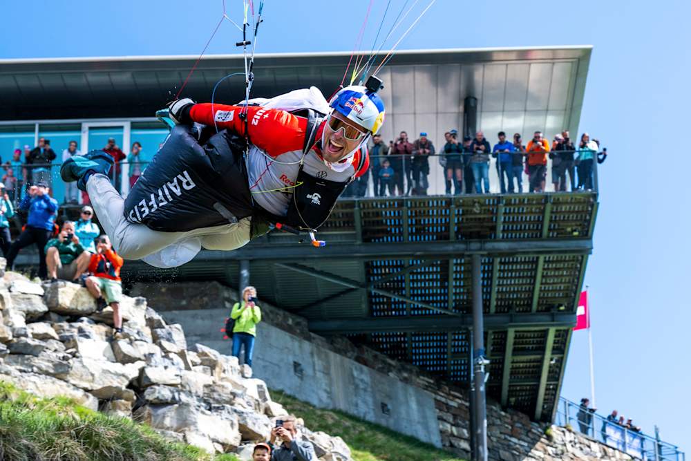 Patrick von Känel launching off Niesen in 2023