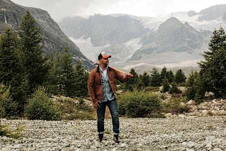 René Schudel auf der Suche nach Brennholz