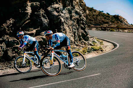 Remco Evenepoel (r.) und Florian  Lipowitz, jetzt als Doppelspitze.
