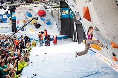 Anna Stöhr durante el IFSC Climbing World Cup en Innsbruck, Austria, el 17 de mayo de 2014.