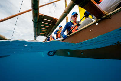 A team of Swedish racers digs deep on an outrigger section they’d hoped to sail, but the Fijian weather does not cooperate.
