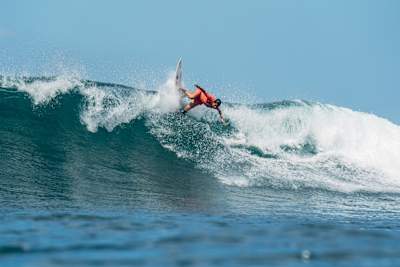 Portuguese surfer Teresa Bonvalot doing a turn in El Salvador