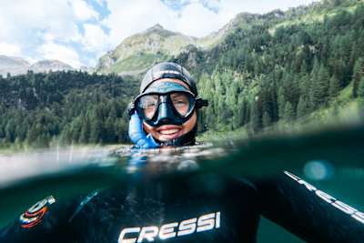 Christin erlebt das Wasser des steirischen Duisitzkarsees wie eine Umarmung
