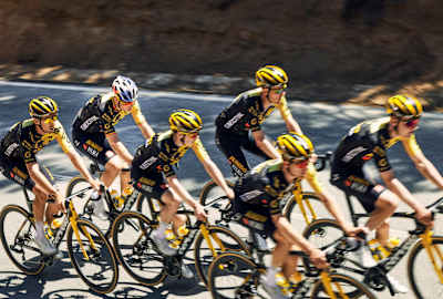 Wout van Aert op training met zijn ploeg Jumbo-Visma 