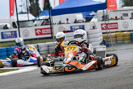 W stawce 30 zawodników walczących na łokcie, w kartingu zwykle jest ciasno