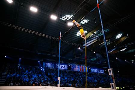 Armand Duplantis springt über 6,31 m und bricht damit zum 15. Mal den Weltrekord beim Mondo Classic am 12. März 2026 in Uppsala, Schweden.