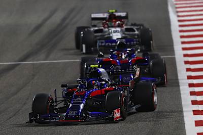 Alexander Albon leads teammate Daniil Kvyat in Bahrain