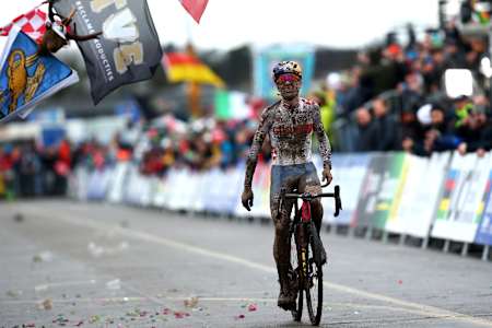 Tom Pidcock termine deuxième lors des Championnats du monde de cyclo-cross à Dubendorf, en Suisse, le 2 février 2020.