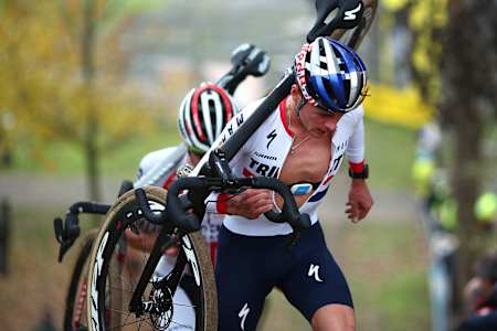Le cycliste Thomas Pidcock de l'équipe Trinity Racing CX porte un cardiofréquencemètre lors de la Coupe du Monde cyclo-cross 2019.