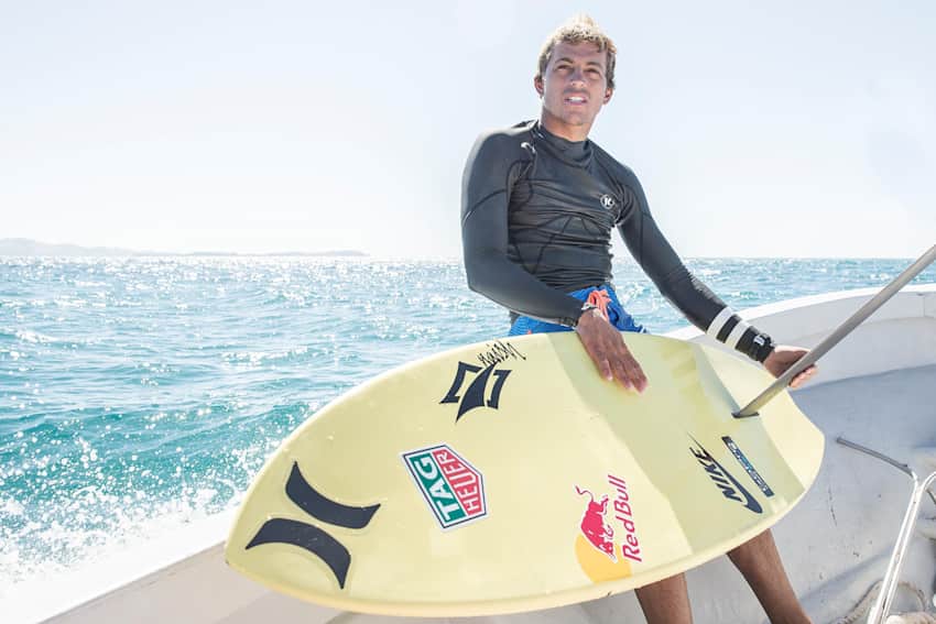 Kai Lenny vuela en Fiji surf con una tabla hydrofoil