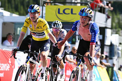 Maxim Van Gils and Luke Tuckwell crossing the finish line