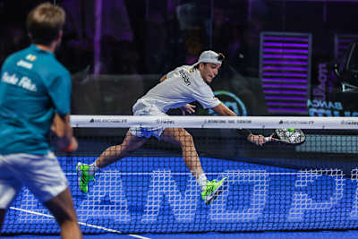 Alejandro Galán in Action während des Milano Premiere Padel P1-Games zwischen Juan Lebron (ESP)/Alejandro Galan (ESP) vs Antonio Fernandez (ESP)/Gonzalo Rubio (ESP) in der Allianz Cloud Arena. 