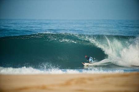 Bottom turn sendo executado por Jamie O'Brien