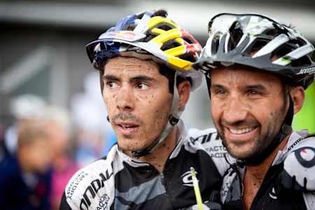 Marco Fontana et Manuel Fumic lors d'une compétition de VTT cross country à Hafjell en Norvège.