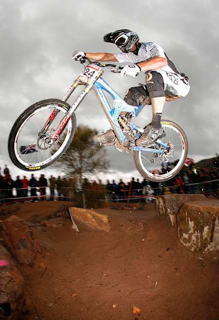 Chris Kovarik aus Australien nimmt MTB World Cup auf dem Mount Stromlo in Canberra, Australien, teil. 